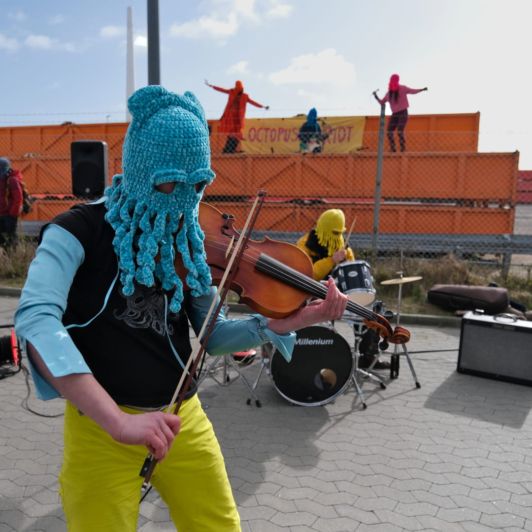 Global Newsletter #87: Octopussy Riot!